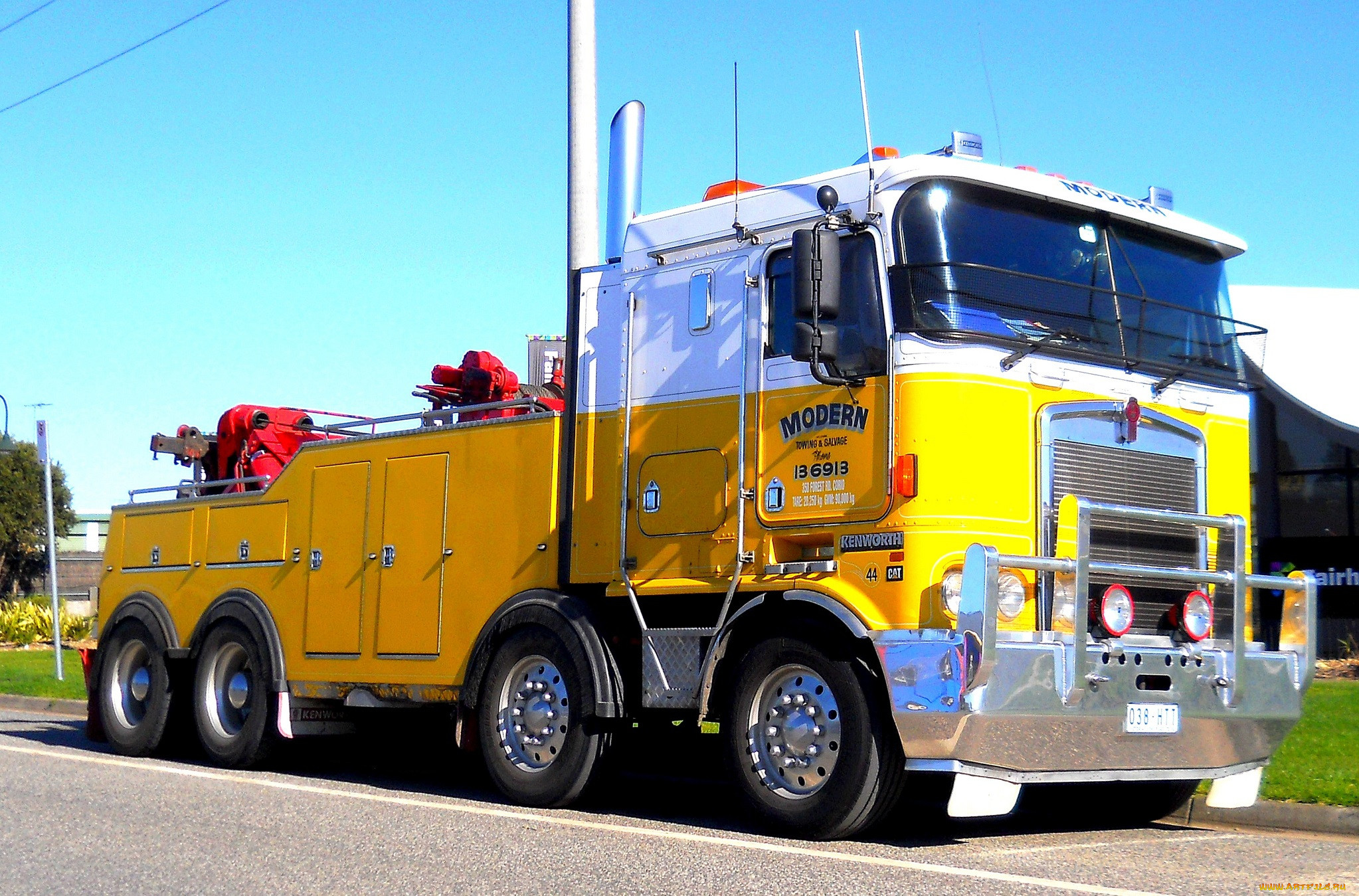 Автобус грузовой автомобиль. Автобус Кенворт. Kenworth Cabover Tow Truck. Тягач 8х8 США. Автобус тягач.